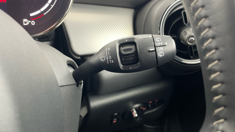 MINI Hatchback 1.5 Cooper Exclusive 5dr Auto [Comfort/Nav Pack] Petrol Hatchback